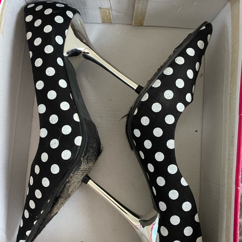 Black and white polka dot pumps